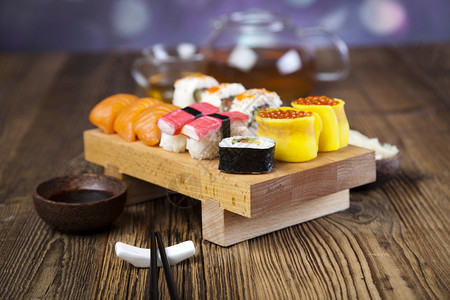 亚洲和寿司上的食物图片