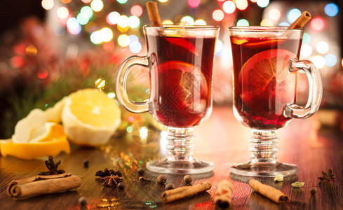 圣诞甜酒两个人的热饮图片