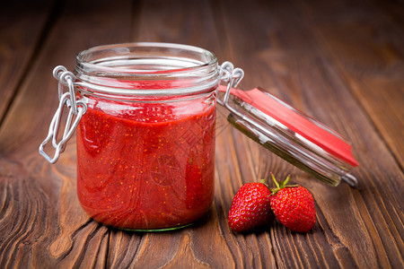 土制DIY天然健康的草莓素果酱图片