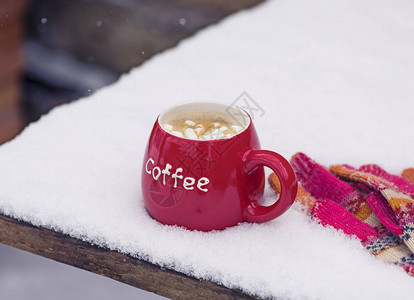 白雪冬季寒雪日白雪上加咖啡的编织图片