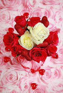 红玫瑰和白玫瑰花束为图片