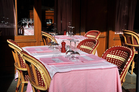 巴黎典型的法国小酒馆图片