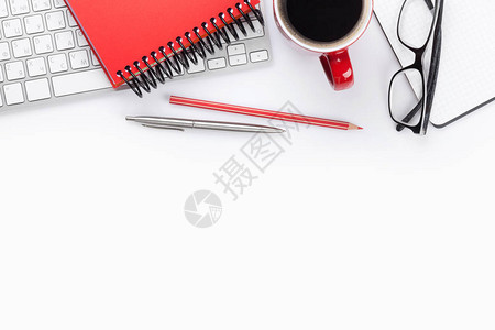 白办公桌配咖啡杯笔纸图片