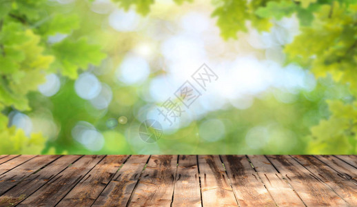 自然背景模糊的空木桌背景图片