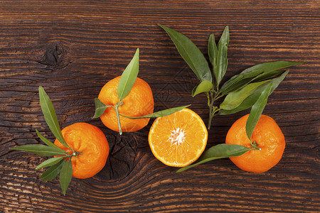 新鲜成熟的橘子图片