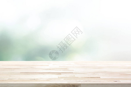 模糊的抽象白绿色布OKh背景上的木质表可用于显示产图片