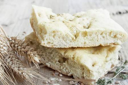 意大利意大利面包切片,小麦放图片