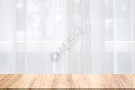 清晨自然场景的空木质桌子您产背景图片
