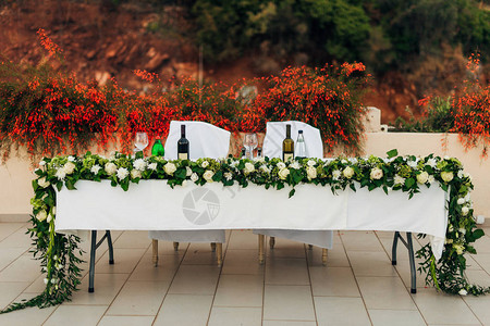 在山的婚礼桌黑山的婚礼图片