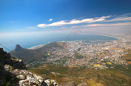 表山是俯视南非开普敦市的一个里程碑式的背景图片