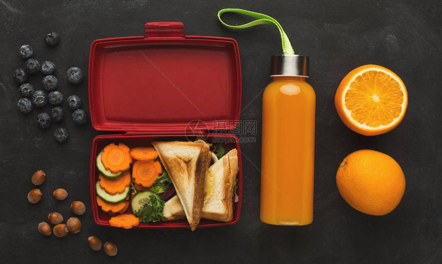 健康零食水果和蔬菜的顶视图图片