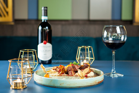 美味的餐厅美食桌上放着红酒美食图片