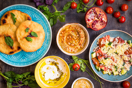 中东部传统素食菜餐桌高清图片
