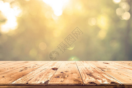 彩色布基自然背景模糊的顶层木桌空为您的产品显图片