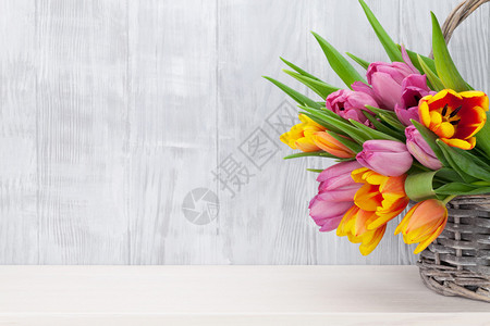 美丽的郁金香花束图片