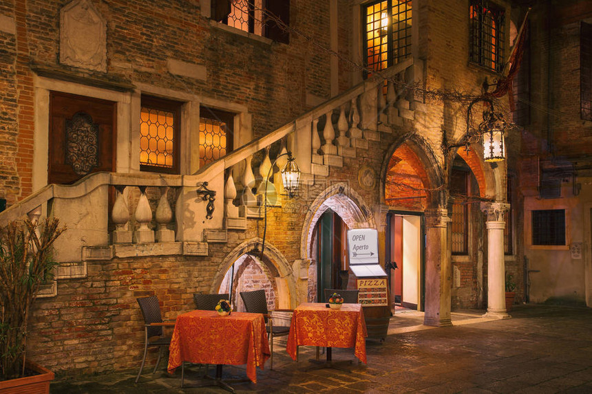 意大利威尼斯餐厅夜景威尼斯的建筑和地标威尼斯的夜生活图片