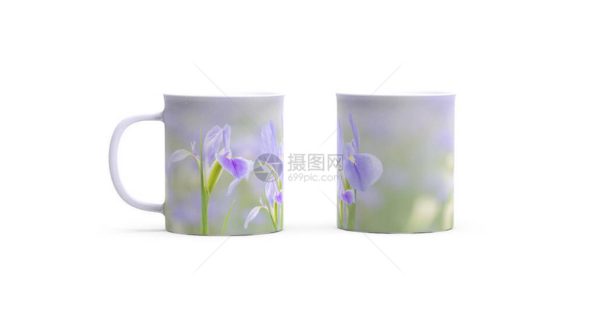 咖啡杯上鸢尾花的3d渲染图片