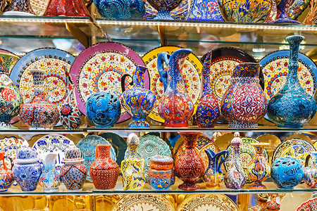 在大集市Istanbul的陶瓷传图片