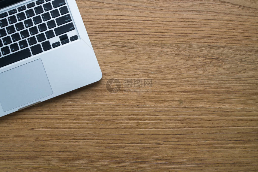 木办公桌与文本和笔记本键盘的空白间图片