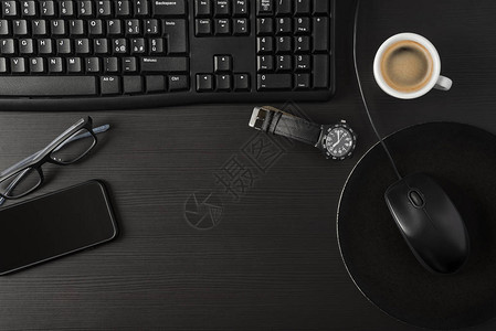 黑色办公桌加咖啡咖啡P图片