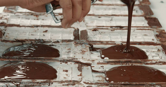 巧克力织物中的液体巧克力制作巧克力图片