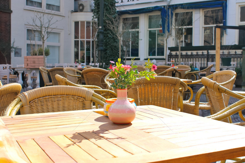 Delft荷兰德尔夫特市街头咖啡图片