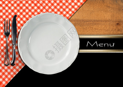白色空盘和银色餐具图片