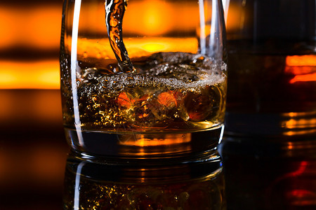 威士忌和冰图片