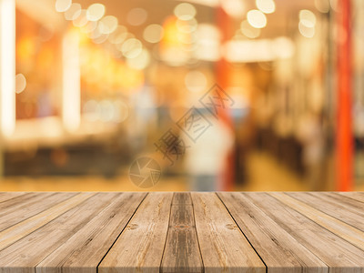 在咖啡店模糊的透视棕色木材可用于展示或蒙太奇您的产品图片