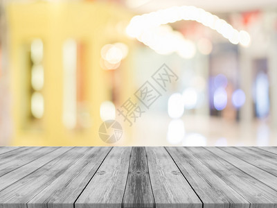 在模糊的背景前的木板空桌子在咖啡店模糊的透视灰色木头可用于展示或蒙太奇您的产品展示产品的模型背景图片