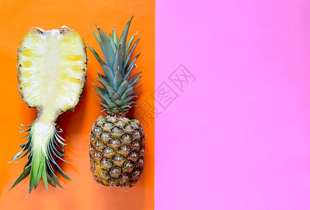 风格化明亮背景中的菠萝季图片