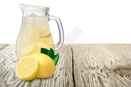 水罐或一罐柠檬水图片