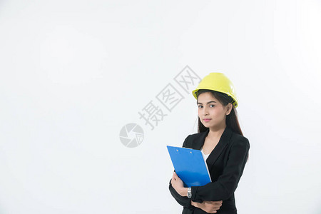 亚洲女工程检查工作和持有蓝图和剪贴板检查隔图片