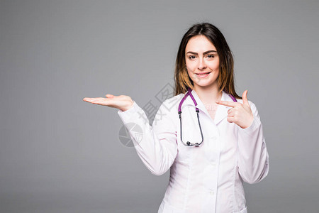 显示副本空间的女医生穿着白色职业制服脖子上挂着听诊器的女人邀请人图片
