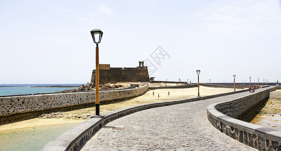 大道公园路渔港和圣加布里埃尔城堡图片