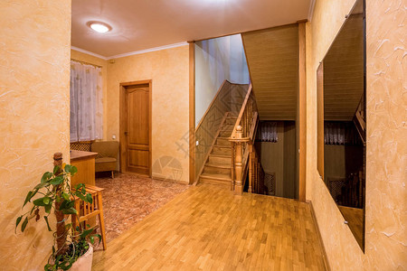 木地板家庭入口楼梯和大厅图片