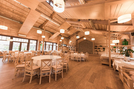 空荡的现代餐厅木质内饰图片