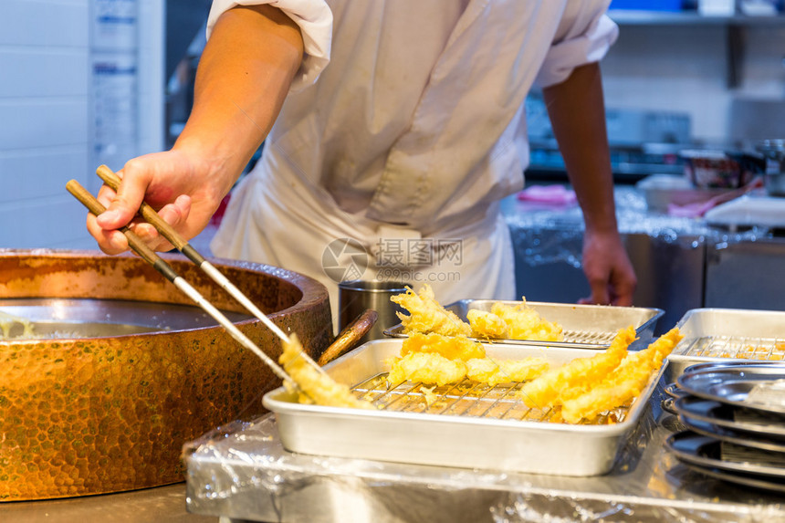 天妇罗的烹饪日本料理图片