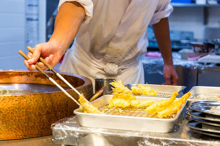 天妇罗的烹饪日本料理图片