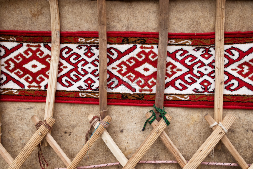 游牧民传统上在中亚草原上作为家园使用的便携弯曲住房结构的周发式详情单图片