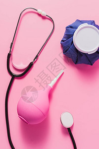 粉色表面各种医疗仪图片