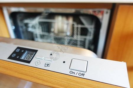 嵌入式洗碗机的控制面板背景图片