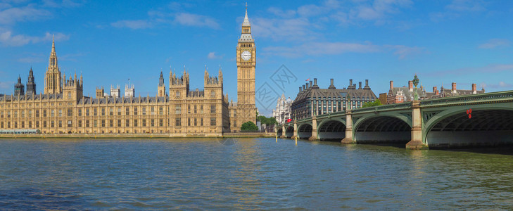 泰晤士河的威斯敏特桥与议会众议院和图片