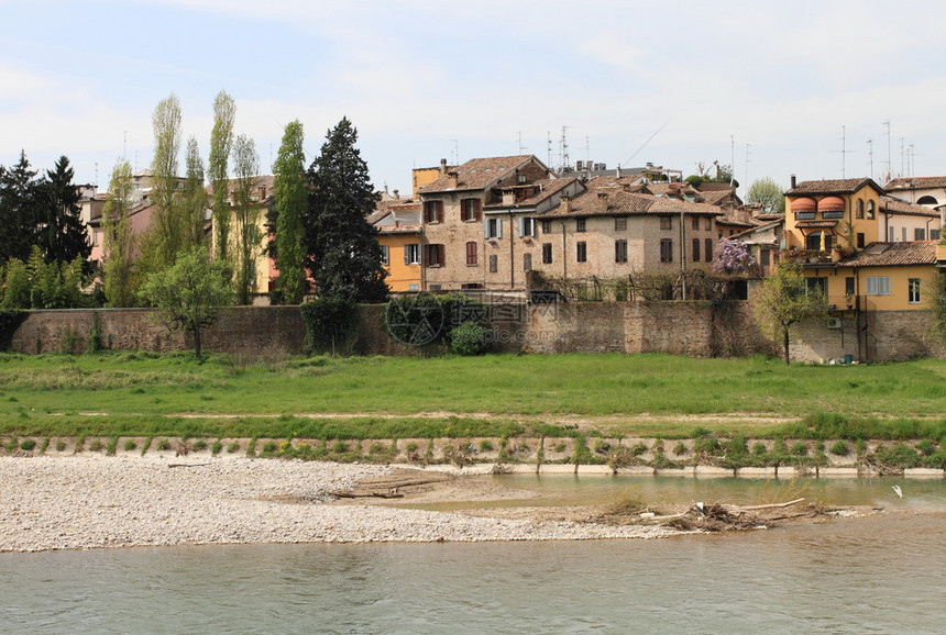 帕尔马市和意大利帕尔马河图片