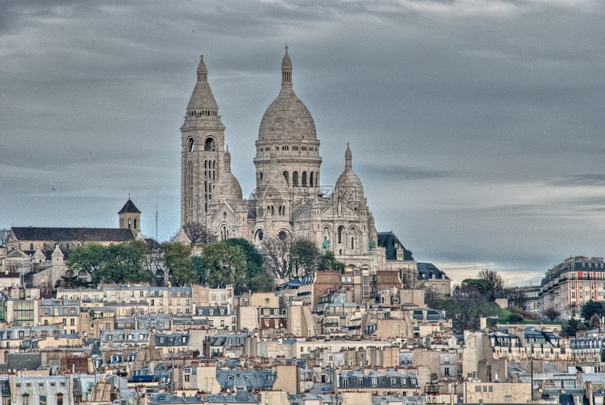 巴黎圣心大教堂日落时的图片