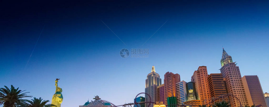 自由雕像复制和摩天大楼美国内华达图片