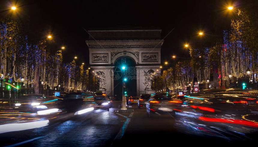 巴黎的夏冠Elysees在圣诞节和TriumphalArch的图片