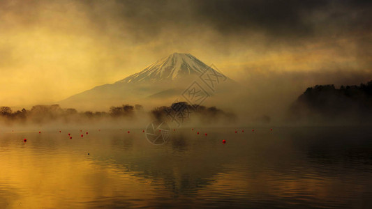 日出时的富士山或富士山图片