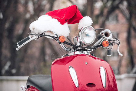 穿着红色摩托车的圣诞图片