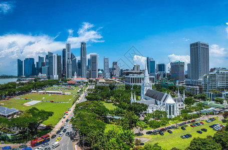 新加坡市中心商业区的天线图片